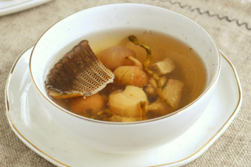 膨鱼鳃石斛汤