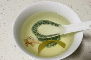 枇杷叶川贝煮水