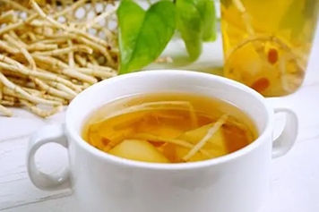 梨子和鱼腥草煮水