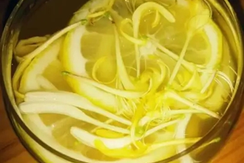 柠檬金银花泡水喝