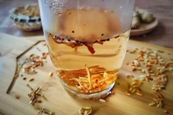 米炒姜丝泡水