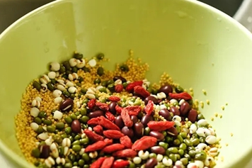 绿豆赤小豆薏米一起煮