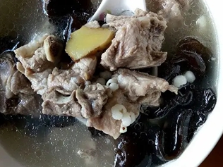 黑木耳炖排骨