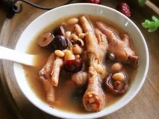 眉豆花生鸡脚汤