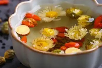 贡菊和枸杞泡水喝