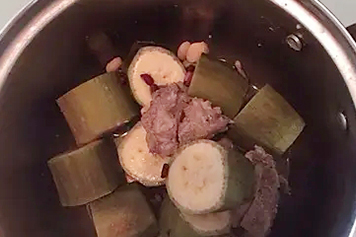 生大蕉煲猪骨汤