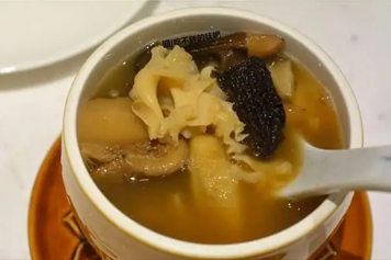 石斛羊肚菌排骨汤