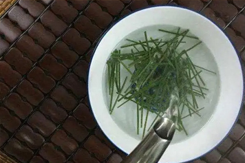 松树毛煮水