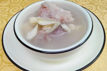 瘦肉莲子百合汤
