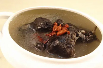乌鸡炖红参