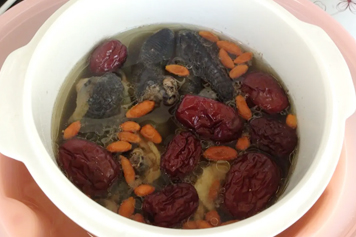 乌鸡枸杞红枣汤