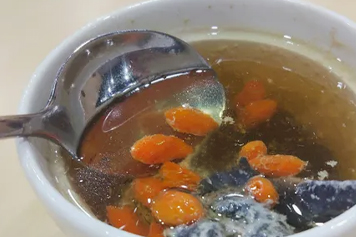 乌鸡枸杞汤