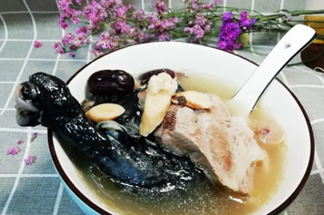 乌鸡西洋参汤