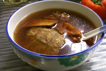 乌龟煲土茯苓