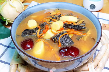 乌鸡虫草花红枣枸杞汤