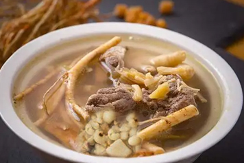 五指毛桃茯苓鸡汤