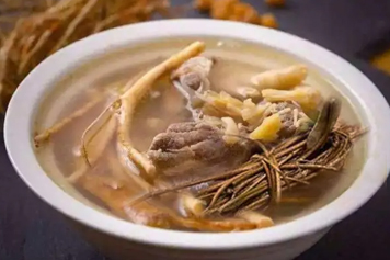 五指毛桃鸡骨草煲猪骨
