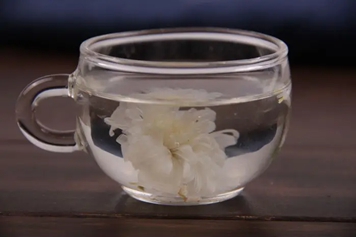新鲜白茶花泡水喝