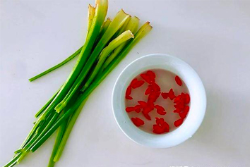 芹菜和枸杞熬水