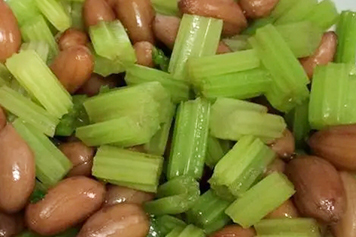 芹菜加花生米煮水喝