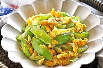芹菜和鸡蛋一起吃