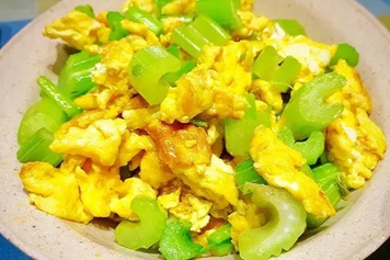 芹菜炒蛋