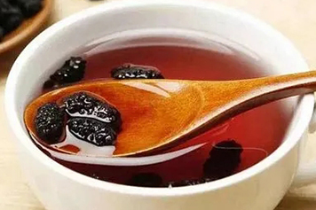 桑葚加红糖泡水喝