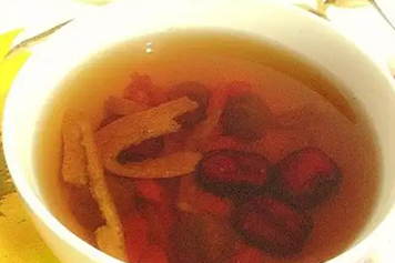 红枣枸杞陈皮泡水喝