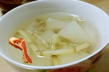 鱼腥草陈皮雪梨煮水喝