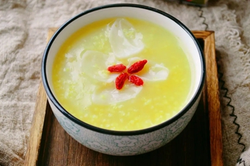 小米加百合煮粥