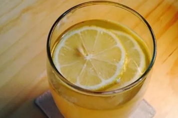 新鲜柠檬水