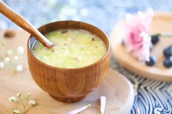 小米芹菜粥