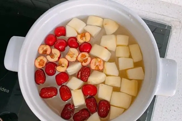 苹果山楂大枣一起煮