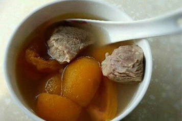 枇杷果煲瘦肉
