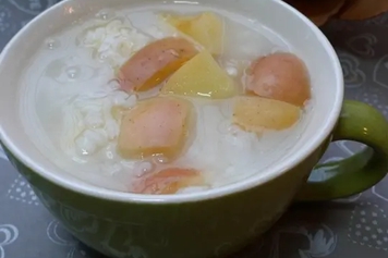苹果和大米煮粥