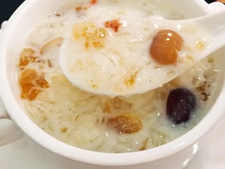 牛奶银耳一起吃