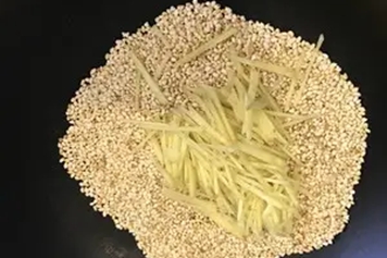 糯米和生姜炒熟