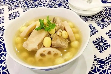 莲藕莲子排骨汤