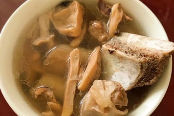 排骨墨鱼汤