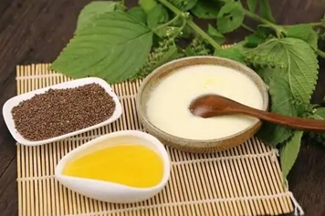 酸奶亚麻籽油一起吃