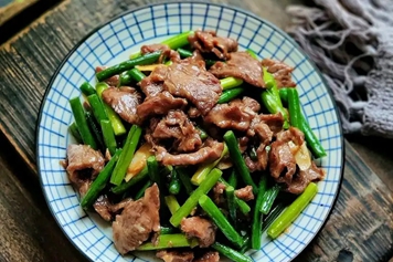 蒜苔炒牛肉