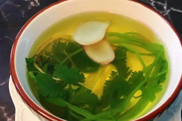 香菜和姜煮水喝