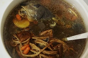 乌鸡茶树菇汤