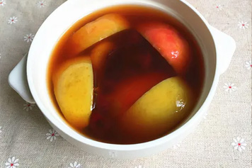 苹果和红糖煮水