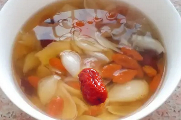 百合红枣枸杞泡水喝