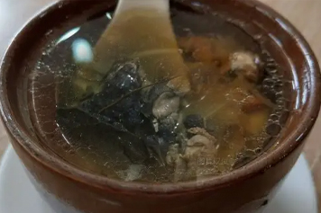 百灵草乌鸡汤