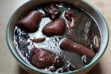 猪尾杜仲黑豆汤