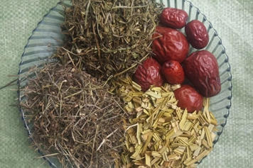 白花蛇舌草半枝莲铁树叶红枣同用