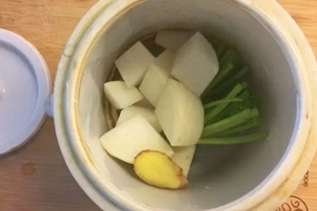香菜根和白萝卜煮水
