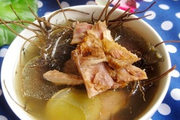 地胆头土茯苓煲鸭汤